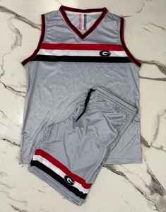 Ensemble d'uniformes de basketball, maillot et short à ventilation découpée au laser, tissu recyclé haute performance, vêtements de jeu professionnels - Product Image 4