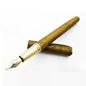 Pluma Estilográfica Artesanal de Acero de Damasco con Detalles en Oro y Punta Plateada Prime Crafts International PCI-FK-R-194 para Actividades Promocionales y Oficina - Product Image 1