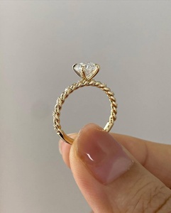 แหวนเพชรทรงกลมเพาะเลี้ยงแบบโซลิแทร์ พร้อมวงแหวนลายเชือกเกลียว รับรองโดย IGI  สั่งทำได้ทั้งทองหรือเงิน - Product Image 1