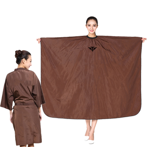 Capa de Peluquería Marrón Antiadherente con Logotipo Personalizado, Material Textil - Product Image 6