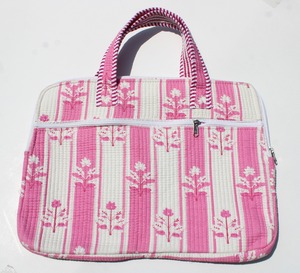 Sac à dos pour ordinateur portable MacBook Air 16 pouces Indianvoguestudio - Coton matelassé à imprimé floral, design protecteur et léger - Product Image 3