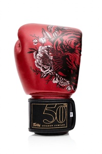Gants de boxe Fairtex en cuir blanc, nouvelle collection, très demandés, avec fermeture auto-agrippante et sangles réglables pour le kick-boxing et les arts martiaux. - Product Image 6