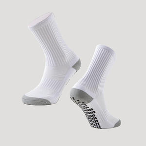Chaussettes de sport antidérapantes à logo personnalisé, longueur mi-mollet, design rayé, pour la course, la gym, le yoga, les sports, avec coussinets antidérapants en silicone, adulte - Product Image 5