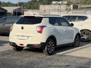 SUV compact d'occasion Tivoli blanc 2019, véhicule utilitaire sport 5 portes, voiture de tourisme, déplacement urbain, voiture d'occasion coréenne, voiture d'occasion - Product Image 2