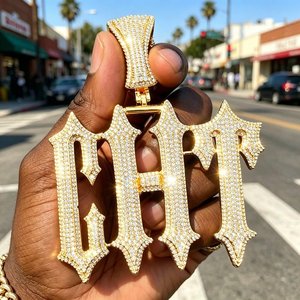 Collier Pendentif Personnalisé avec Initiales Serties de Diamants Moissanite, Style Hip Hop Bling, Bijou Lettre pour Homme - Product Image 6