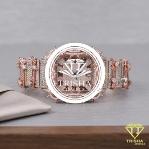 Montre-bracelet de luxe pour femme très demandée, en acier inoxydable or rose, étanche, à quartz, disponible à la vente - Product Image 5