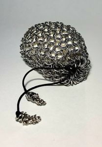 กระเป๋าถือแฟชั่นดีไซน์ทันสมัย ทำด้วยมือจากโลหะแบบ Chainmail พร้อมห่วงเหล็กแข็งแรงทนทาน สำหรับผู้หญิง ใช้ได้ทั้งงานปาร์ตี้และงานกลางคืน - Product Image 5
