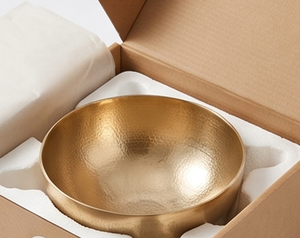Cuenco Decorativo Premium de Metal Dorado con Tres Patas, Diseño Minimalista Hecho a Mano, Acabado Pulido para Decoración del Hogar - Product Image 6