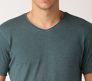 เสื้อยืดเปล่าแบบเรียบ 100% ผ้าฝ้าย แฟชั่นคอวี สำหรับผู้ชาย ระบายอากาศ แห้งเร็ว ราคาขายส่ง พร้อมรับผลิตแบบ OEM - Product Image 6