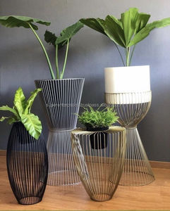 Macetero Metálico Moderno con Soporte, Diseñado para Plantas de Interior, Elegante Decoración para Entrada y Sala de Estar - Product Image 4