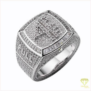 Bague Carrée Premium en Argent Sterling 925 avec Diamant Moissanite, Bordure en Pierres Baguette et Design Face Givrée - Product Image 2