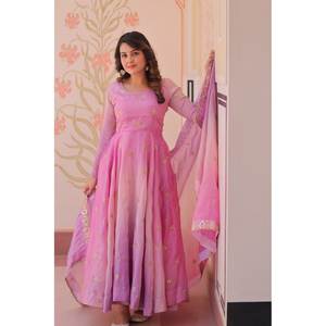 Conjunto de Vestido y Dupatta Bordados a Mano con Silueta en A, Cintura Imperio y Lentejuelas para Fiestas - Product Image 5