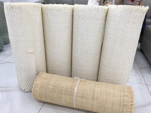 Matériau en rotin tressé à la main, cannage hexagonal naturel, toile ouverte pour la fabrication de meubles - Product Image 1