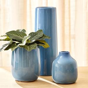 Vase en céramique bleu ciel élégant avec une silhouette minimaliste haute, finition brillante et accent décoratif pour un style d'intérieur moderne - Product Image 3
