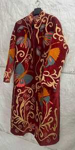 Manteau long en velours Suzani élégant et unique, brodé à la main, motif papillon, bordeaux, style bohème floral, veste longue imposante - Product Image 6