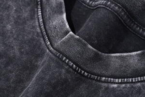 Camiseta de algodón 100% de alta calidad, 300 g/m², con lavado ácido y efecto nieve, cuello pequeño, estilo vintage, hombros caídos y corte oversized. - Product Image 3