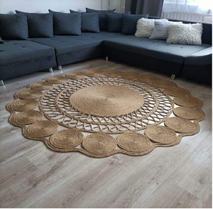 Alfombra redonda grande de yute con detalles en crema de dos tonos para alegrar cualquier habitación con estilo. Disponible a precios de mayorista. - Product Image 2