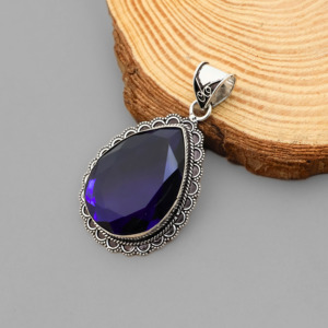 Elegante colgante vintage de plata con gema de cuarzo tanzanita - Regalo para ella - Product Image 2