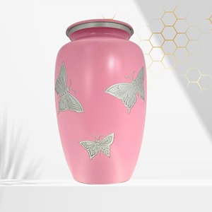 โกศบรรจุอัฐิเด็กคุณภาพสูง พรีเมียม สลักลายด้วยมือ สีขาว ความจุ 200 คิวบิกอินช์ ผลิตจากนิกเกิลและเคลือบเงา - Product Image 3