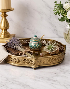 Bandeja de Servir de Latón Hecha a Mano de Lujo, Plato Decorativo Redondo de 10.5 Pulgadas con Diseño Intrincado de Tallado, Acabado Dorado Premium - Product Image 2