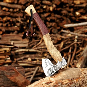Hacha Vikinga de Acero al Carbono Forjada a Mano, Mango de Madera de Fresno Personalizado OEM, Hacha con Cuchilla Afilada y Funda de Cuero, Hacha para Camping y Bushcraft - Product Image 6