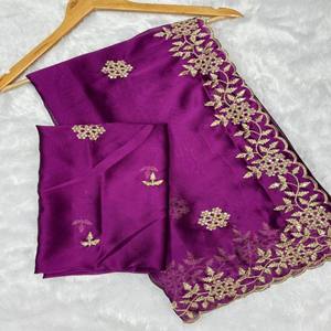 Sari de Seda Rangoli Suave Premium VASTRA COTTAGE con Bordado Floral Tradicional Dorado Zari y Borde Calado - Product Image 2
