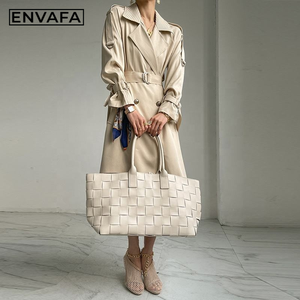 Chaqueta cortavientos larga de alta definición para mujer, estilo doble botonadura, que estiliza y rejuvenece, ideal para principios de primavera. Chaquetas personalizadas. - Product Image 6