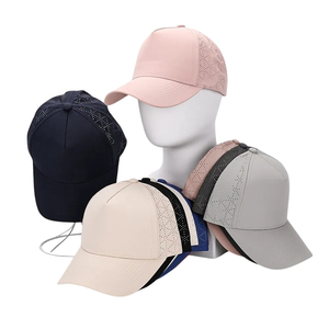 Gorra de Golf Personalizada OEM, Transpirable e Impermeable, con Perforaciones Láser, 5 Paneles, Logotipo Personalizado, Cierre Ajustable de Plástico - Product Image 1