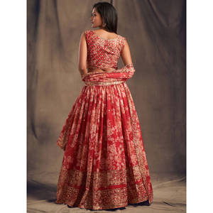 Lehenga choli เทศกาลผ้าโปร่งพิมพ์ลายดอกไม้สีแดง - Product Image 3