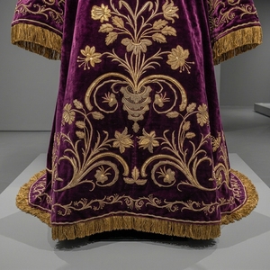 Vestimenta Litúrgica de Terciopelo Morado Bordada a Mano con Oro de Lujo, Sakkos para Clérigos de Iglesia, Túnica Ceremonial para Sacerdotes Ortodoxos - Product Image 4