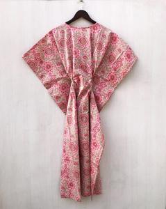 ชุดเดรสยาวผ้าฝ้ายอินเดียลายดอกไม้  แบบสบายๆ  เป็นมิตรกับสิ่งแวดล้อม เหมาะสำหรับใส่คลุมชุดว่ายน้ำหรือใส่เป็นชุดนอน  ตกแต่งด้วยขนนก  พร้อมดีไซน์เอวเข้ารูป - Product Image 6