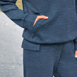 ชุดจ็อกเกอร์ผู้หญิงแบบมีฮู้ด แขนยาว ผ้าโพลีเอสเตอร์/คอตตอนฟลีซ ป้องกันขนร่วง แห้งเร็ว ระบายอากาศดี สวมใส่สบาย เหมาะสำหรับฤดูใบไม้ร่วง - Product Image 4