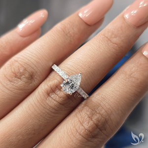 Bague de fiançailles en or blanc 10K avec diamant de laboratoire en forme de goutte de larme 1 carat, sertie pavé style cathédrale, certifiée IGI, bague de mariée de luxe - Product Image 5