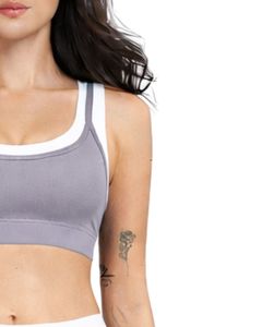 Ensemble personnalisé soutien-gorge de sport gris et blanc contrastant et pantalon évasé taille haute extensible pour femme – Tenue de yoga et fitness sur mesure OEM en gros - Product Image 5