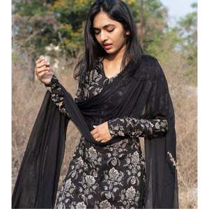Conjunto Elegante de Talla XL con Top y Pantalón para Fiesta con Dupatta - Product Image 2