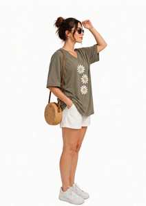 เสื้อยืดผู้หญิงฤดูร้อน สีกรมท่า ผ้าฝ้ายนุ่ม สวมใส่สบาย แขนสั้น ระบายอากาศได้ดี คุณภาพสูง ปรับแต่งได้ คอวี ไหล่ตก ลายดอกไม้ - Product Image 2
