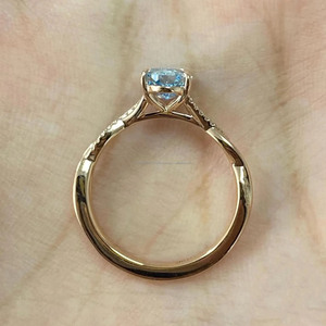 Anillo de Compromiso de Moissanita Azul Corte Ovalado, Plata de Ley 925 con Engaste Pavé, Estilo Romántico para Mujer, Regalo para Mujer - Product Image 4