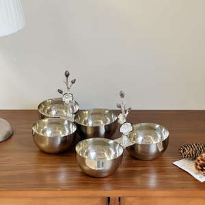Tazón de Metal Personalizado con 3 Compartimentos y Diseño de Olivas, Acabado Pulido Espejo, para Servir Condimentos, Frutos Secos y Alimentos, Diseño Moderno - Product Image 3