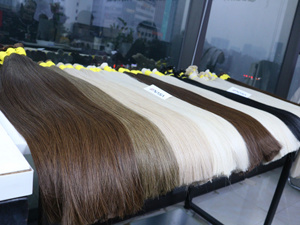 Precio al por mayor 60cm Extensiones de cabello virgen liso natural a granel Super Doble dibujado Colores claros Solo dibujado 100 gramos - Product Image 5
