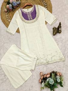 Women Luxurious Roman Silk Embroidered Kurta Set with Dupatta - Product Image 4