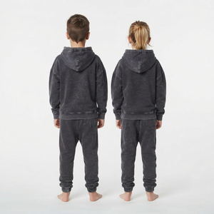 Conjunto de dos piezas de sudadera con capucha y pantalón jogger oversize con lavado ácido para niños, estilo urbano, estampado personalizado, de fábrica de prendas. - Product Image 6