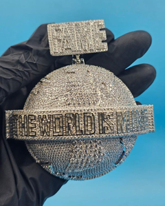 จี้เพชรโมอิสซาไนต์แบบกำหนดเอง VVS ประดับเพชรเต็มตัว จี้เงินแท้ 925 ผ่านการทดสอบเพชร จี้ตัวอักษรสองสี สไตล์ฮิปฮอป - Product Image 1