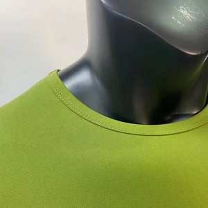 เสื้อยืดคอกลมทรงเข้ารูปสำหรับผู้ชาย สีเขียวล้วน แขนสั้น แห้งเร็ว ผ้าถัก โพลีเอสเตอร์ 100% สไตล์ลำลอง - Product Image 5