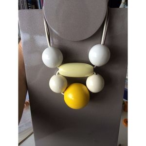 Collier en résine et en bois léger et confortable, accessoires de mode, design - Product Image 5