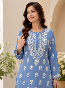 Abrace la Elegancia Eterna con Esta Elegante Kurta Azul Cielo con Bordado Floral - Product Image 3