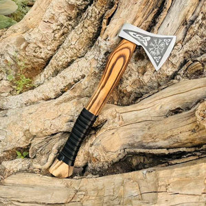 Hache viking de qualité industrielle, inspirée du style nordique, hache barbue avec manche en bois, outil décoratif pour un style intérieur rustique - Product Image 1