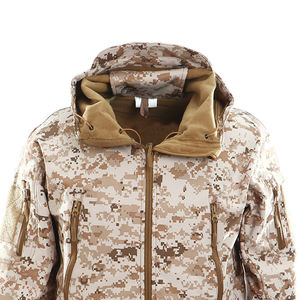 Chaqueta Táctica Softshell Impermeable, Transpirable y Resistente al Fuego para Hombre en Camuflaje Digital Desértico - Product Image 3
