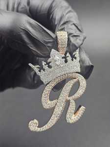Pendentif Couronne en Moissanite Plaqué Or Rose avec Lettre R, Breloque Thème Glaçé, Bijou de Luxe Unisexe, Cadeau - Product Image 5