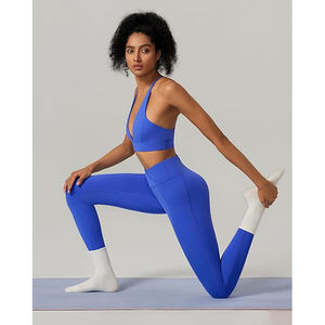 Ensemble de yoga réfléchissant pour femme : soutien-gorge de sport et leggings taille haute pour la course nocturne, haute visibilité, en nylon et élasthanne, vêtements de sport actifs - Product Image 5