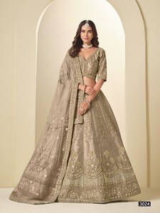 Lehenga Choli Moderno de Seda Artística Semisellada con Bordado Intenso para Fiestas, Bodas y Diwali - Product Image 4
